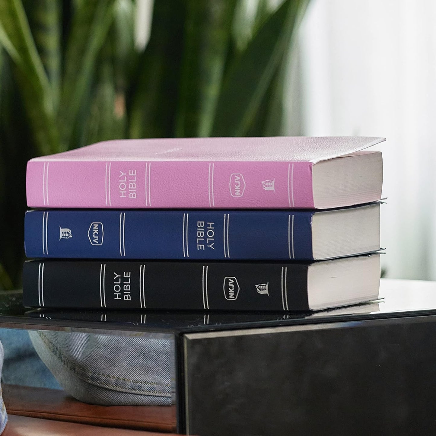 NKJV, Gift and Award Bible, Leather-Look, Pink, Red Letter Edition