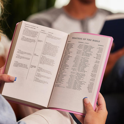 NKJV, Gift and Award Bible, Leather-Look, Pink, Red Letter Edition
