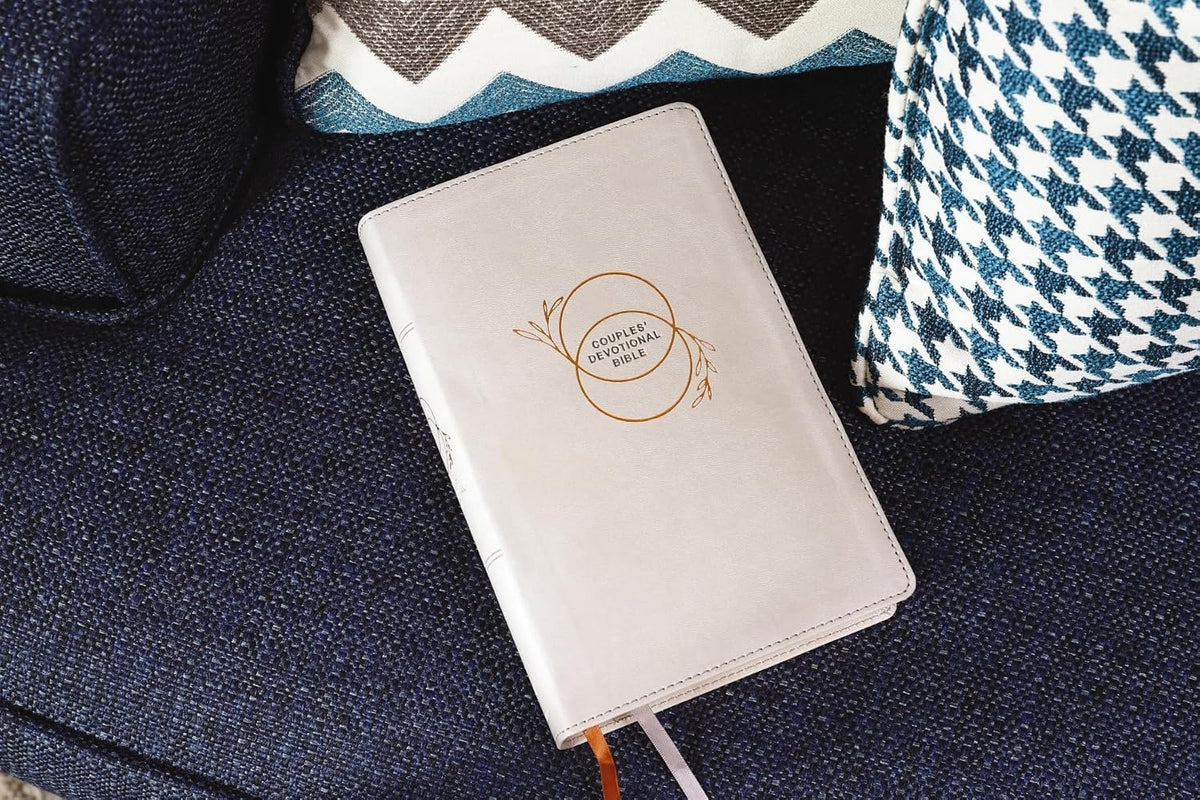 NIV, Couples' Devotional Bible