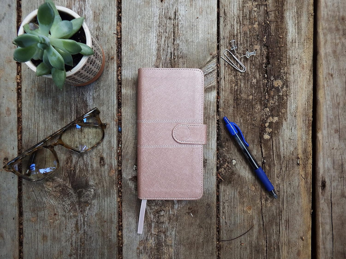 NIV, Pocket Thinline Bible, Leathersoft, Pink, Snap Closure, Red Letter, Comfort Print